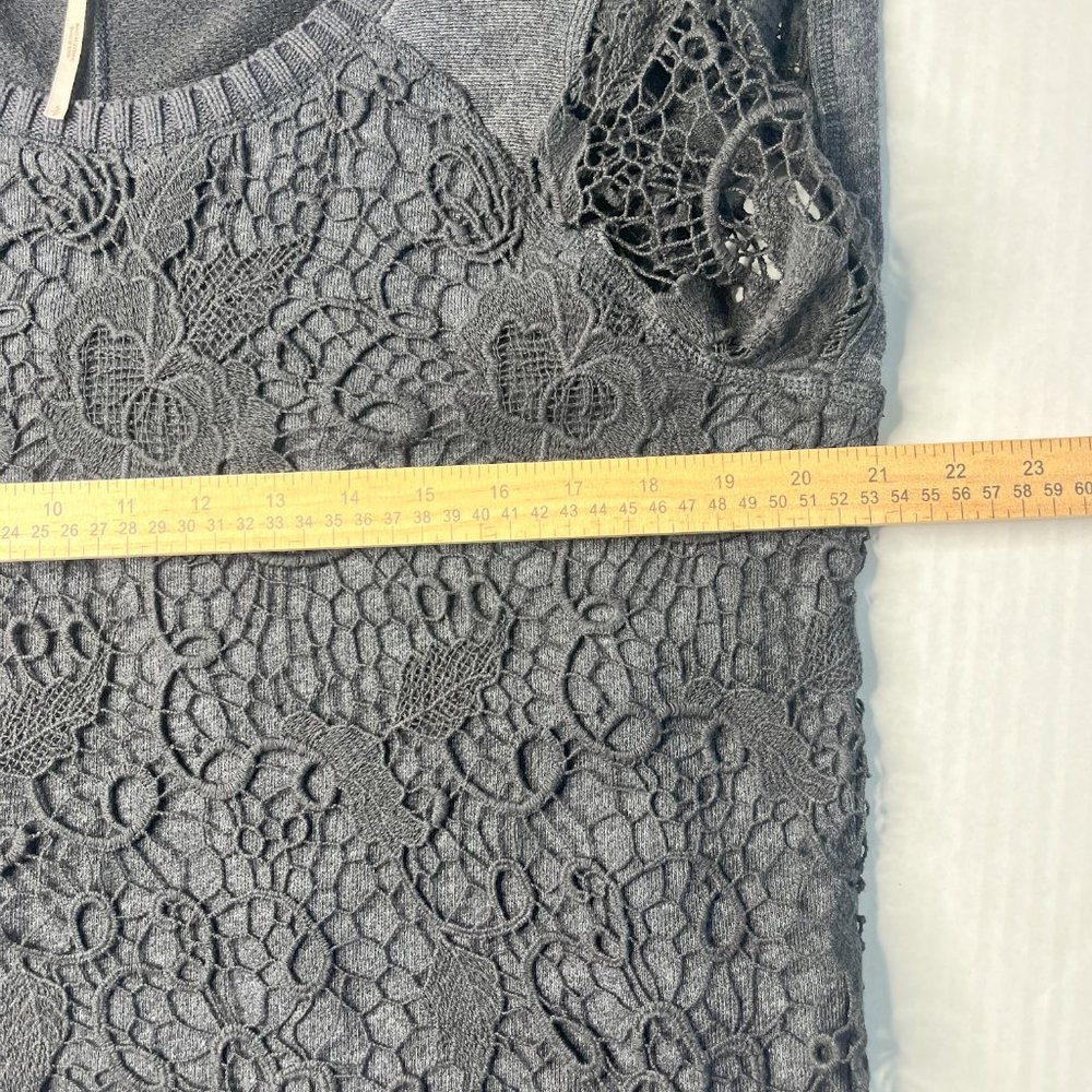 Free People Pretty Rad Lace Split Back Sweater Sz S Gray Crochet - Picture 15 of 16